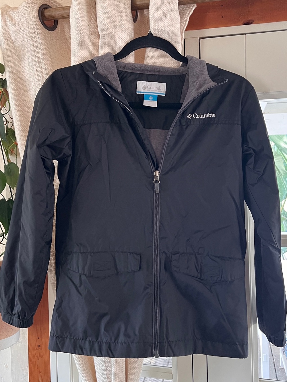 Black Columbia Kids jacket with hood size medium 10/12